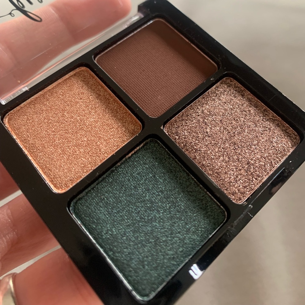 Beauty Vaulte eyeshadow quad in Smokey